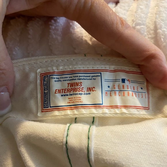 MLB Minnesota Tins White Hat w Green Logo & Stitching & Shamrock / Adjustable - Picture 12 of 14